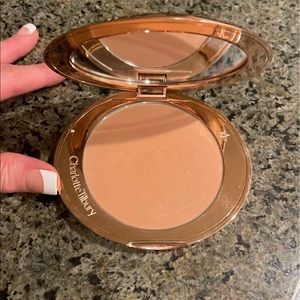 Charlotte Tilbury Airbrush Bronzer 2 - Used once